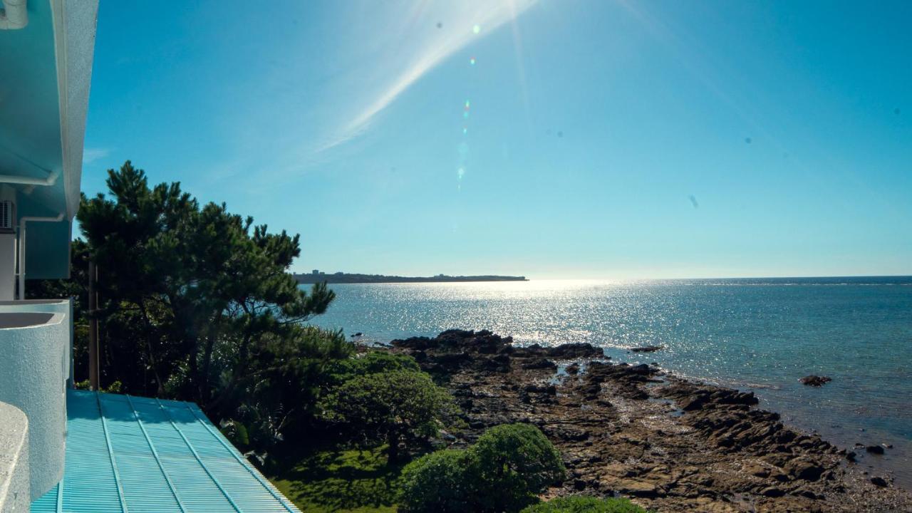 Sunset Beach House Onna Bagian luar foto