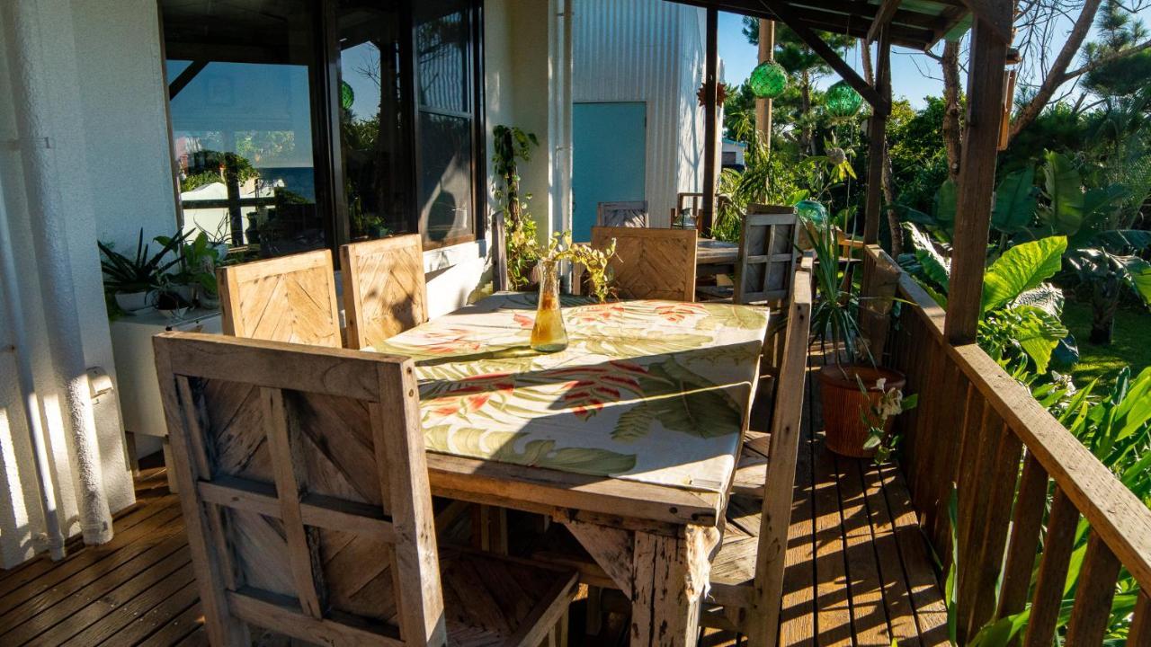 Sunset Beach House Onna Bagian luar foto