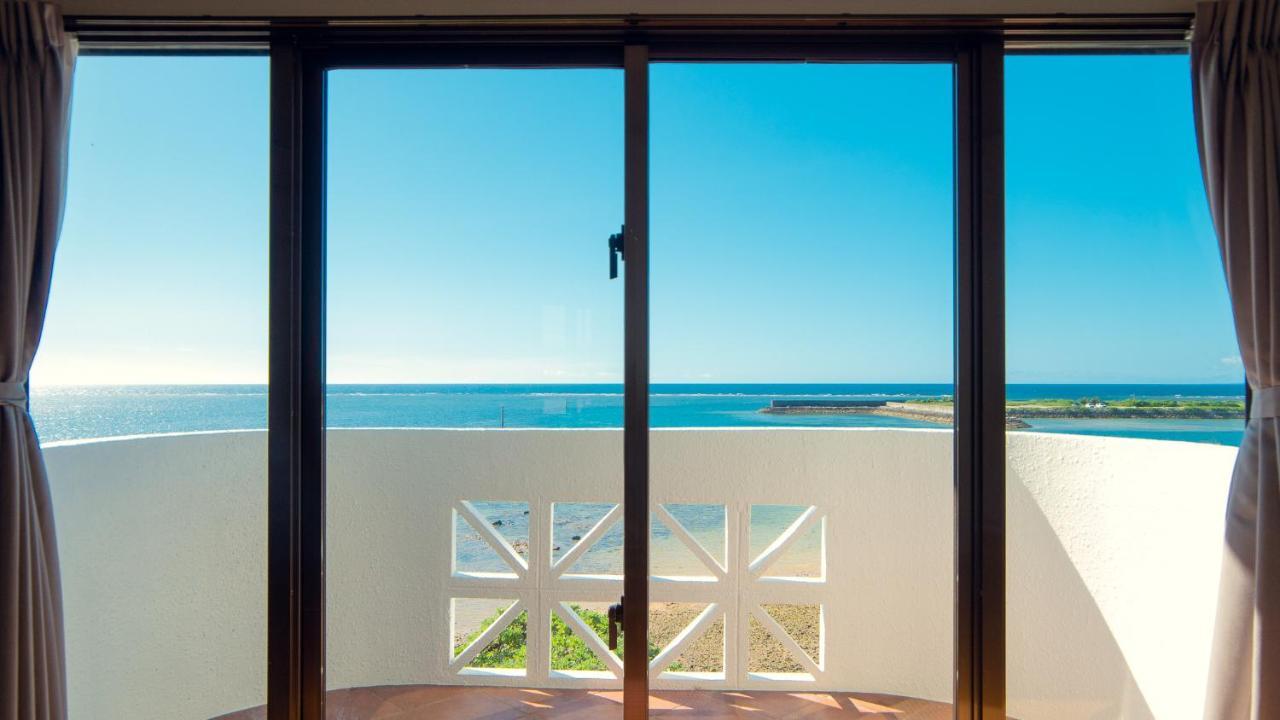Sunset Beach House Onna Bagian luar foto