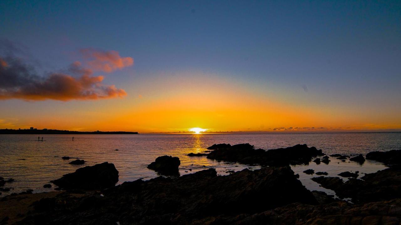 Sunset Beach House Onna Bagian luar foto